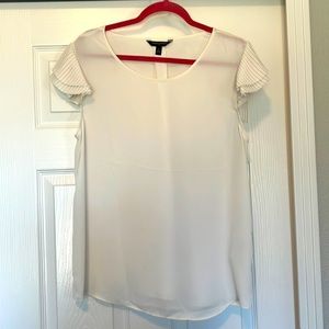Like new cream colored flowy silk Banana Republic blouse. Size Large.